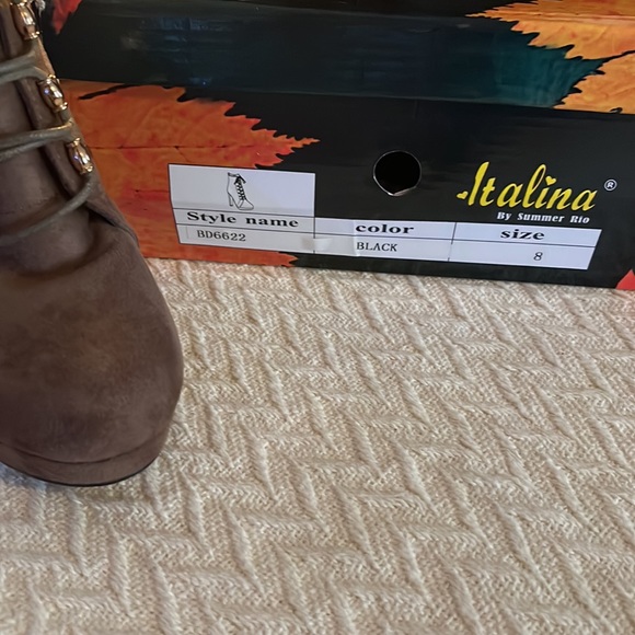 Italina Size 8 Roundtoe high heeled Boots - Picture 3 of 6